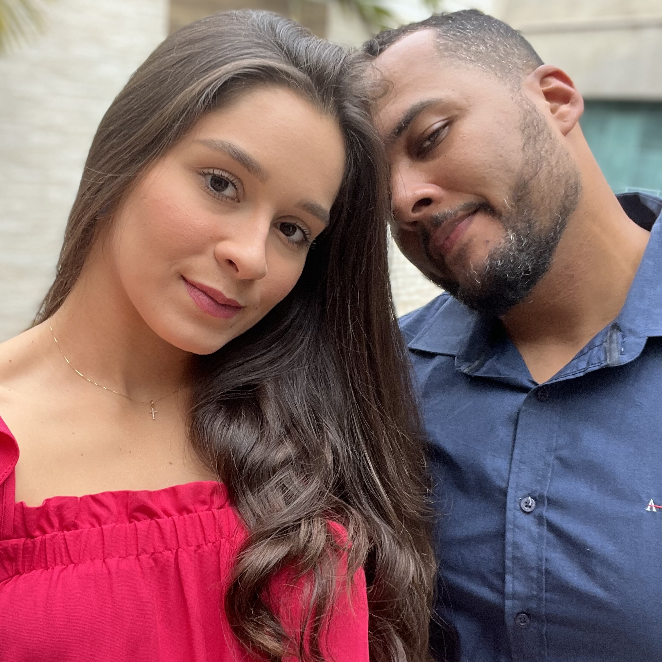 Ellie Lara ou Wesley 